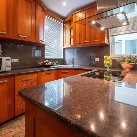 3 Bedroom Stunning Apartment In Pula