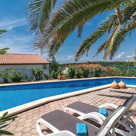 In With Swimming Pool Daire Pula