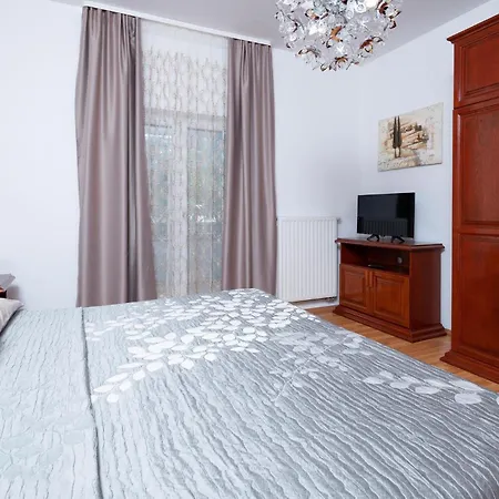 3 Bedroom Stunning Apartment In Pula Apartment *