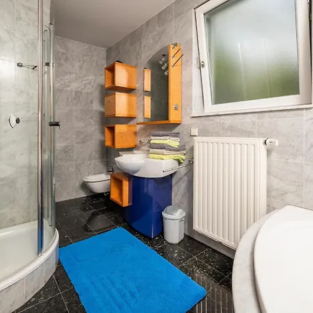Daire In With Swimming Pool Pula