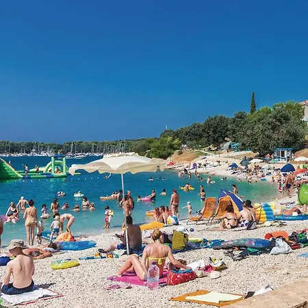 Daire In With Swimming Pool Pula