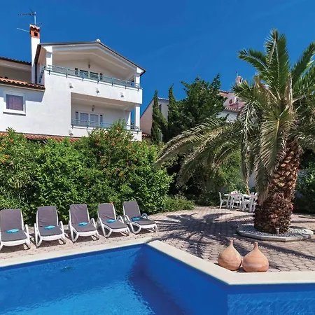 Apartment 3 Bedroom Stunning Apartment In Pula *