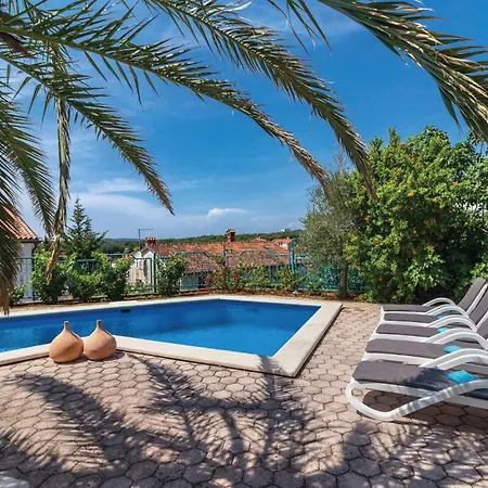 Lägenhet In With Swimming Pool