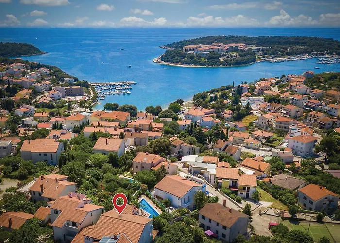 3 Bedroom Awesome In Διαμέρισμα Πούλα