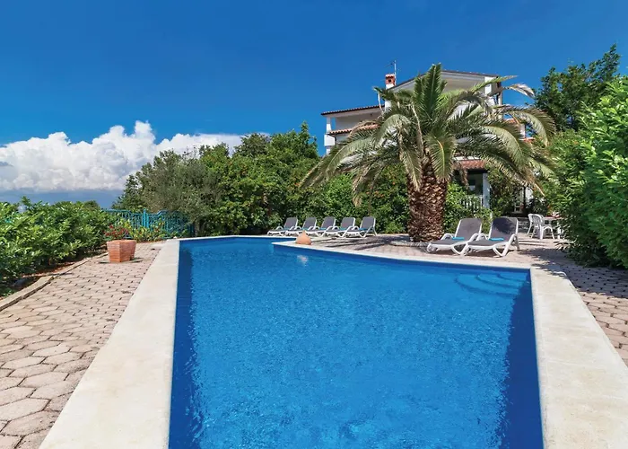 Διαμέρισμα 3 Bedroom Awesome In Πούλα
