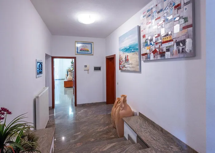 Διαμέρισμα 3 Bedroom Awesome In Πούλα