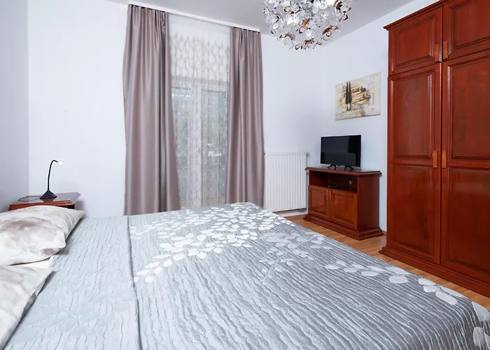 3 Bedroom Awesome In Διαμέρισμα *