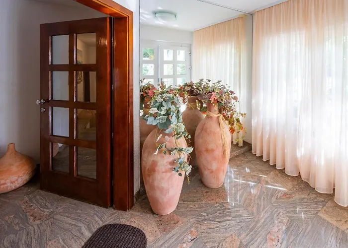 3 Bedroom Awesome In Διαμέρισμα Πούλα