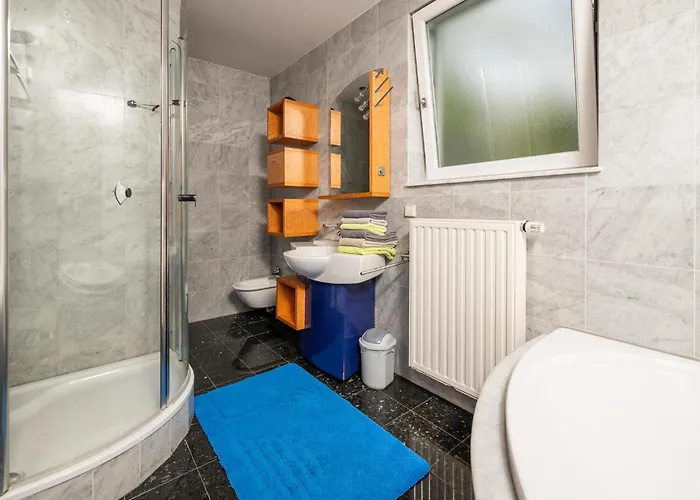 شقة 3 Bedroom Awesome In بولا