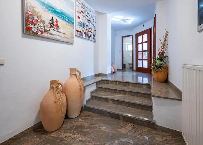 3 Bedroom Awesome In *