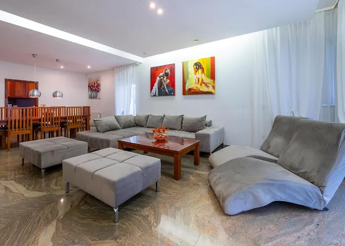 3 Bedroom Awesome In * Πούλα