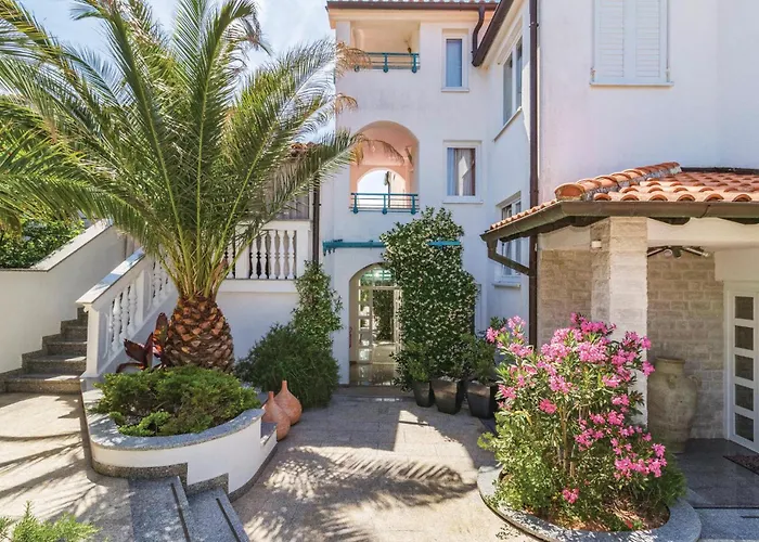 3 Bedroom Awesome In * بولا