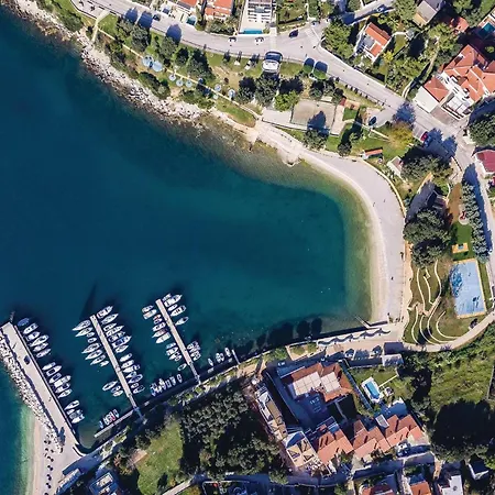 3 Bedroom Stunning Apartment In Pula Pula