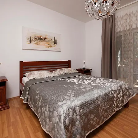 3 Bedroom Stunning Apartment In Pula