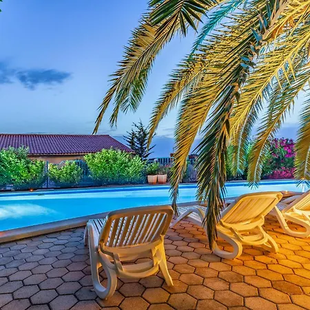 3 Bedroom Stunning In Apartamento *