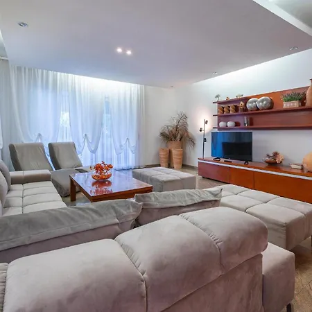 3 Bedroom Stunning Apartment In Pula Apartment