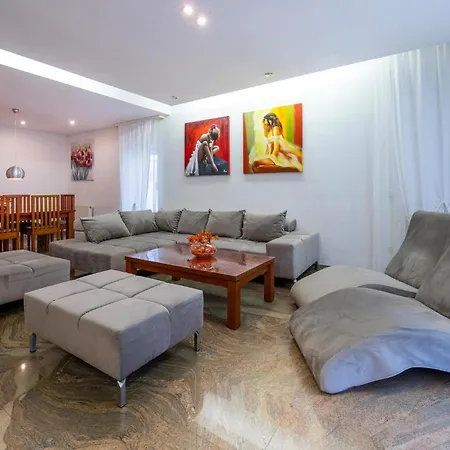 3 Bedroom Stunning Apartment In Pula * Pula