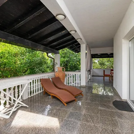 3 Bedroom Stunning Apartment In Pula * Pula