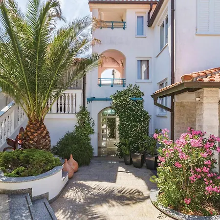 3 Bedroom Stunning Apartment In Pula * Pula