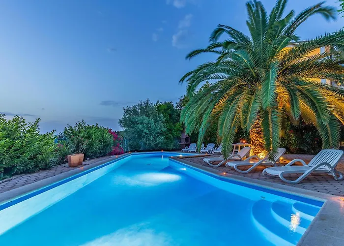 아파트 3 Bedroom Awesome In 풀라