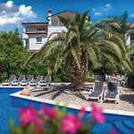 Nice Apartment In Pula With Swimming Pool Apartment